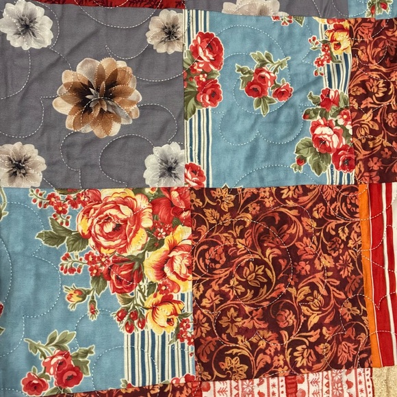 Granny’s Girls -  FLORAL BONANZA QUILT - Picture 6 of 14